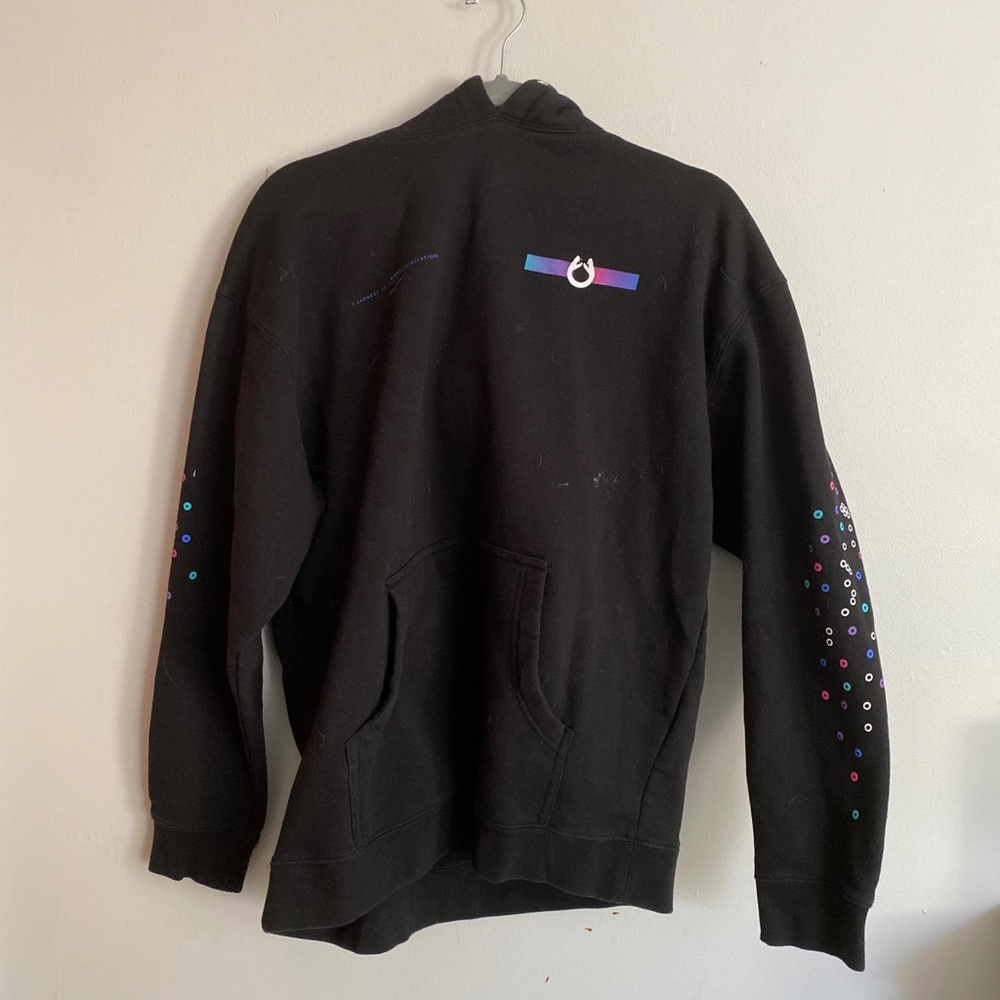 Black sweatshirt